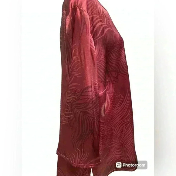 Covington Woman long sleeve top with rounded neck has leaf design size 20-22W - Picture 3 of 10